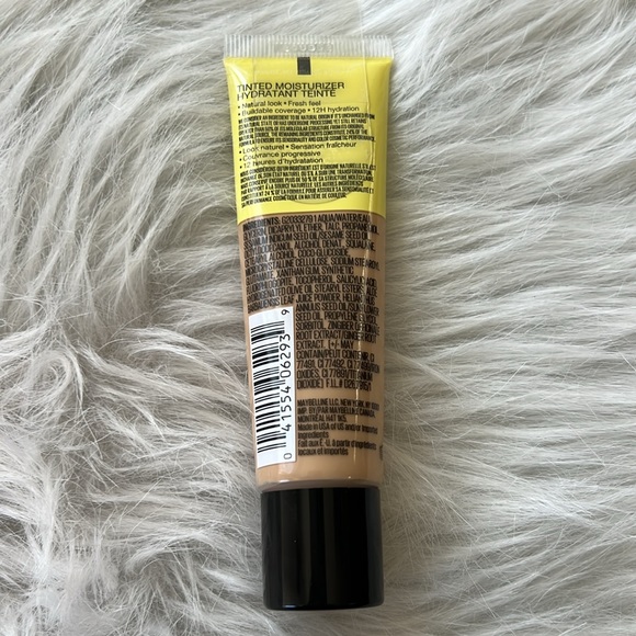 Maybelline Fit Me Tinted Moisturizer 220 - Picture 2 of 4
